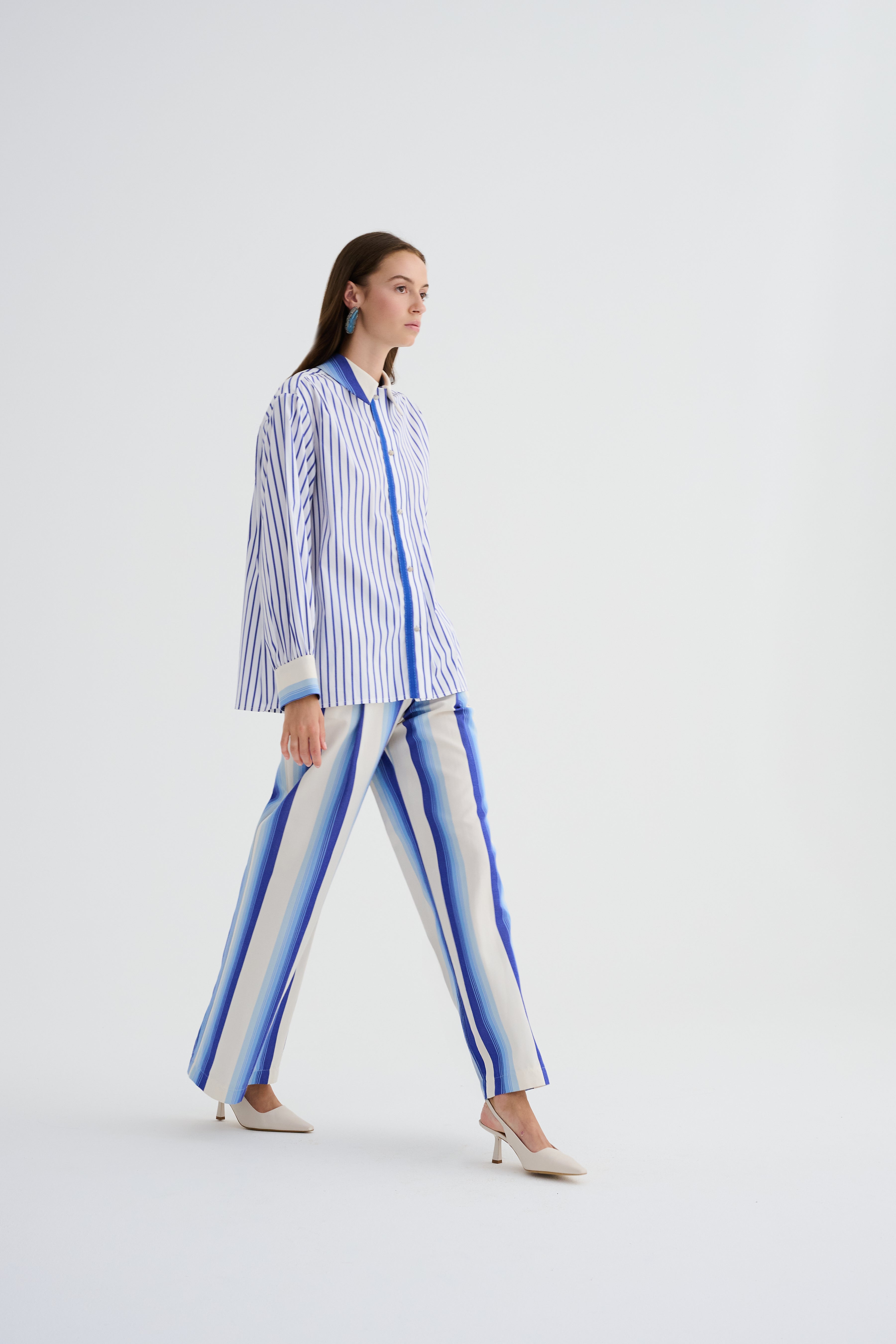 Kutnu Detaylı Oversize Poplin Gömlek
