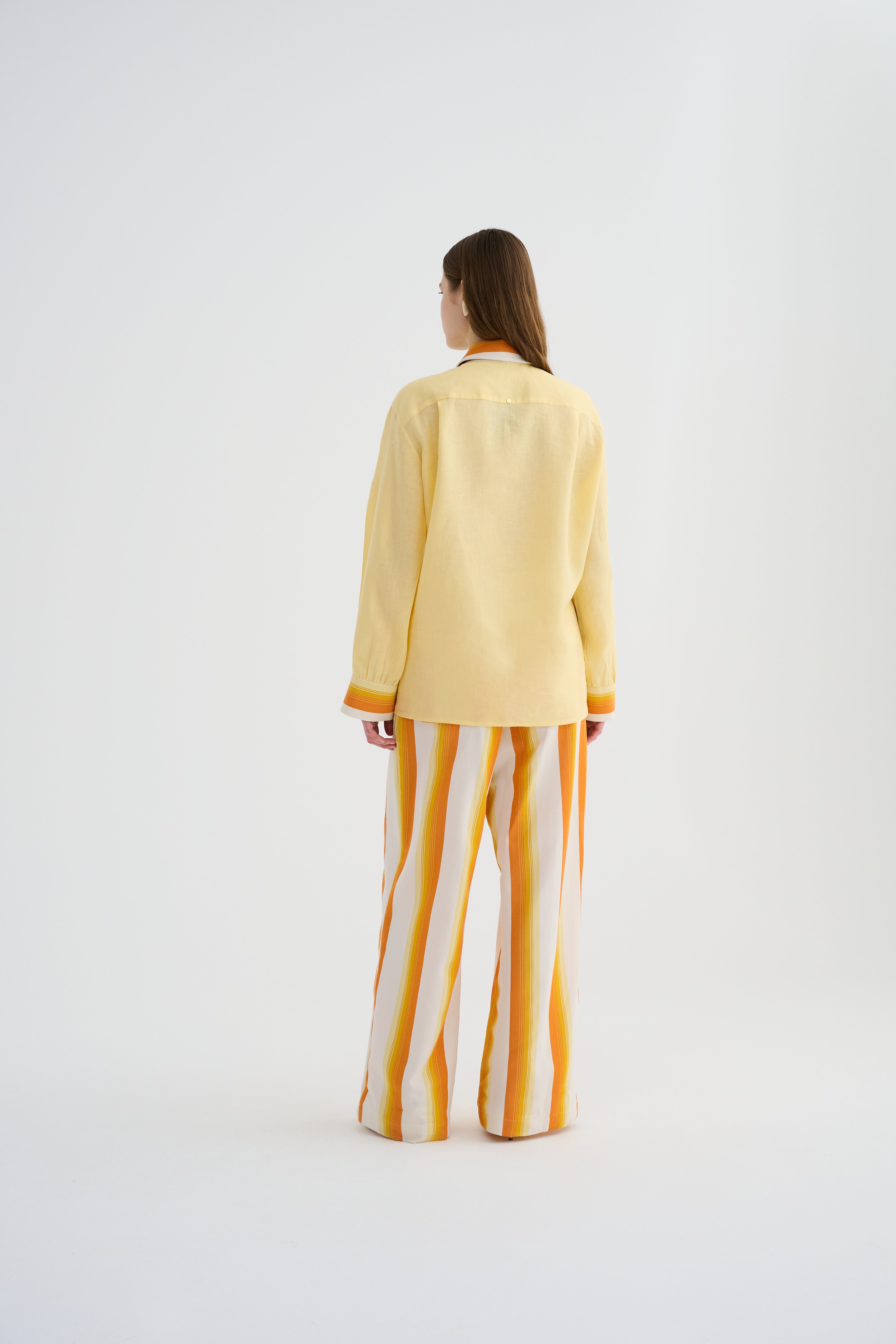 Kutnu Detaylı Oversize Keten Gömlek
